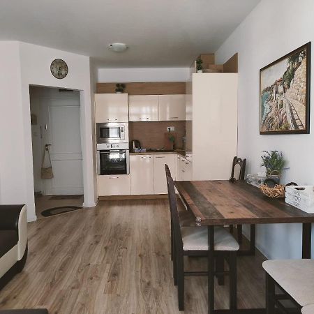 Studio Aivasovskij Park - Meters Away From Beach Pomorie Ngoại thất bức ảnh